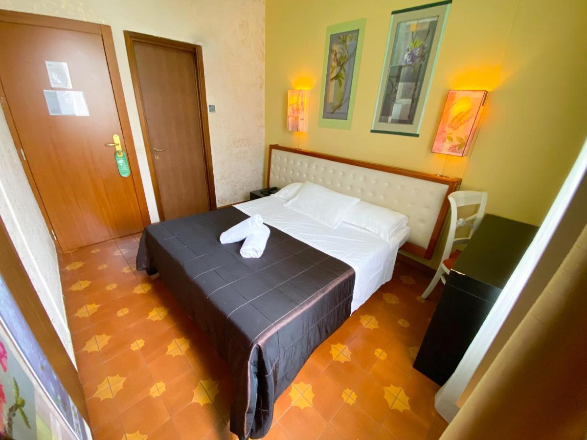 Roma Room Hotel Екстер'єр фото