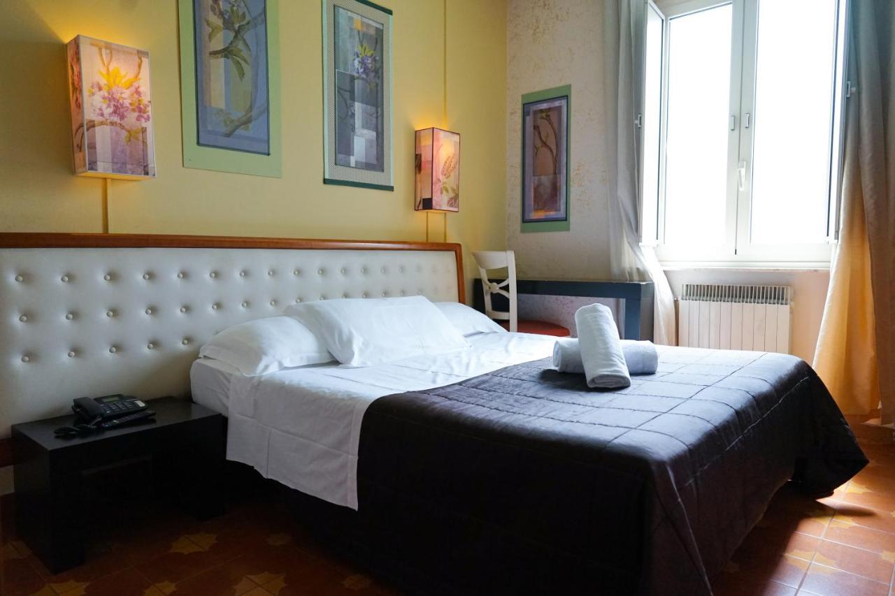 Roma Room Hotel Екстер'єр фото