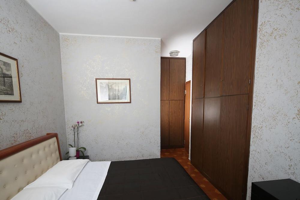 Roma Room Hotel Екстер'єр фото