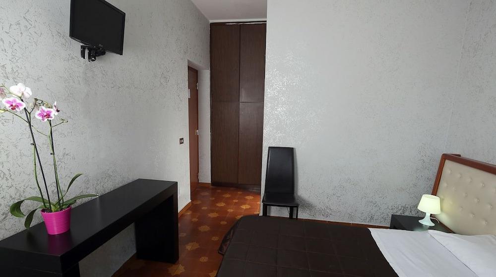 Roma Room Hotel Екстер'єр фото