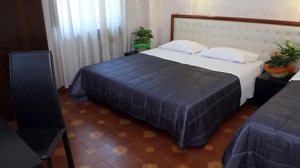 Roma Room Hotel Екстер'єр фото