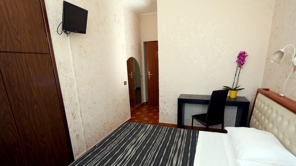 Roma Room Hotel Екстер'єр фото