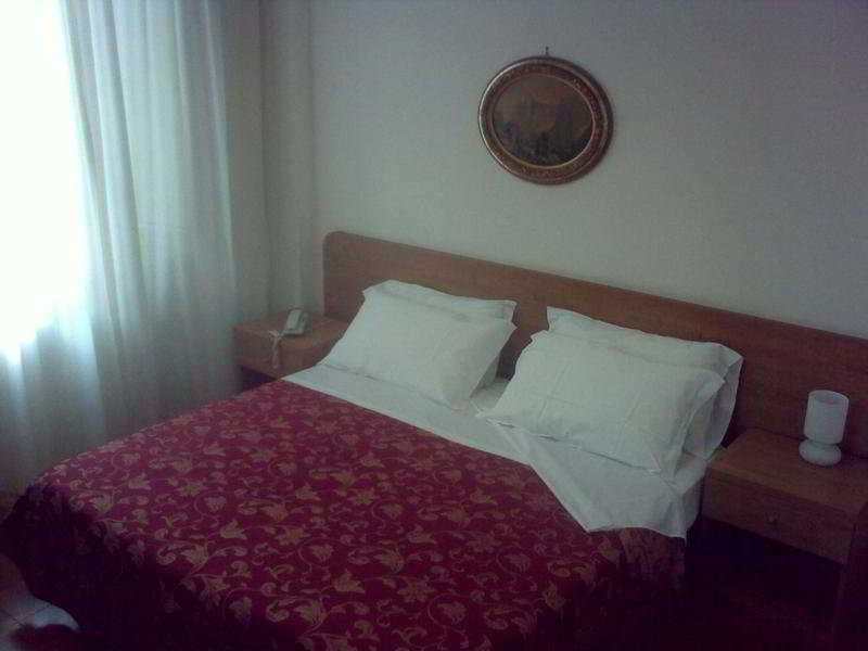 Roma Room Hotel Екстер'єр фото